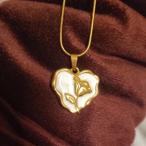 Gold Heart Pendant Necklace